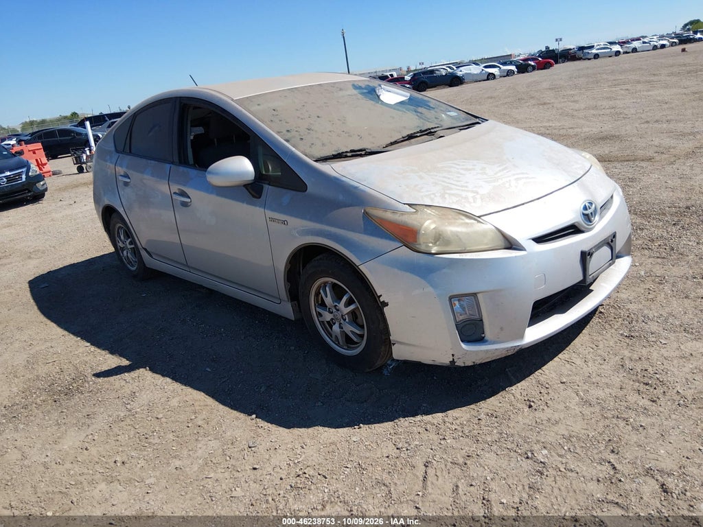 2010 Toyota Prius III photo 1