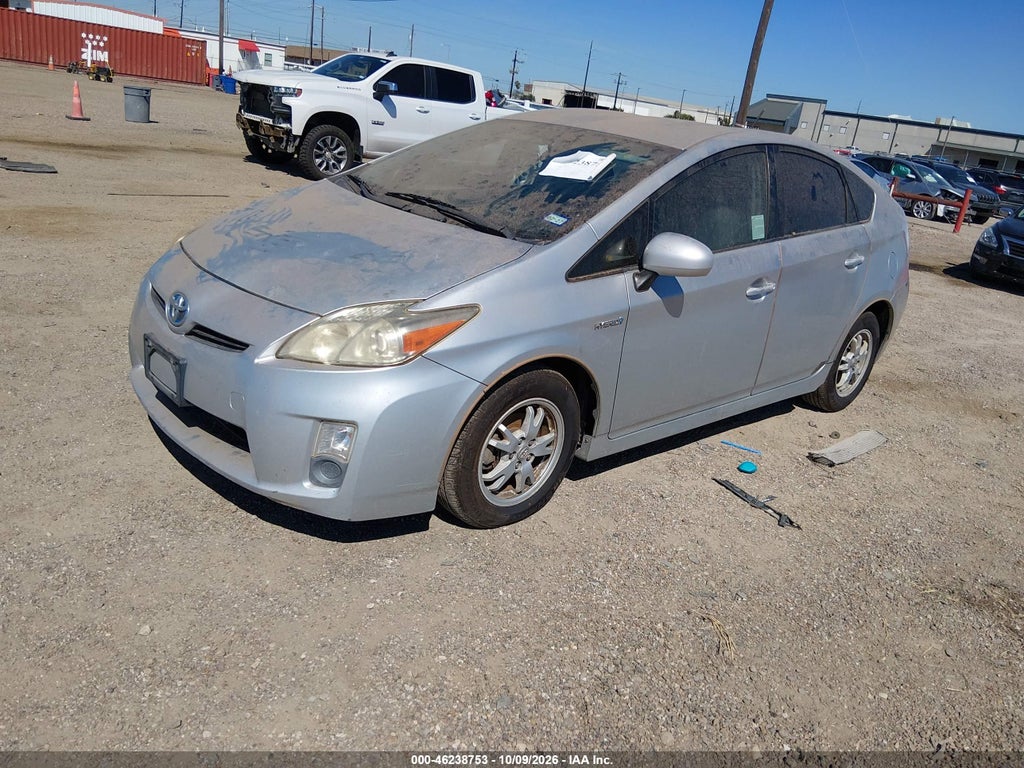 2010 Toyota Prius III photo 2