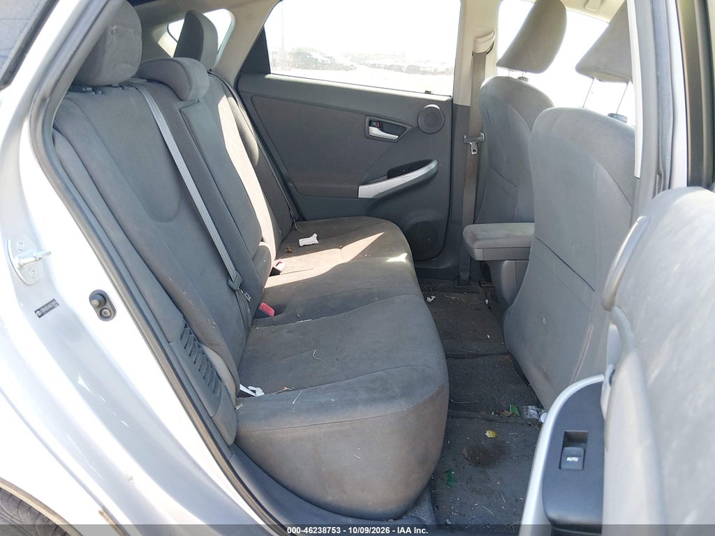 2010 Toyota Prius III photo 8
