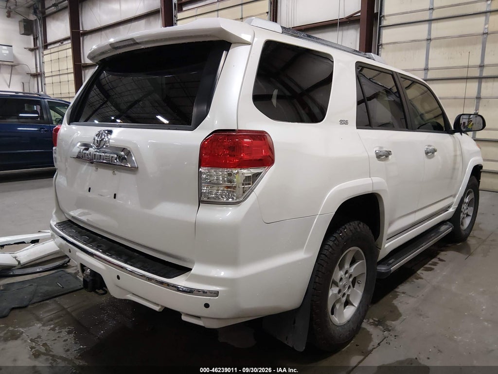 2011 Toyota 4RUNNER SR5 V6 photo 4