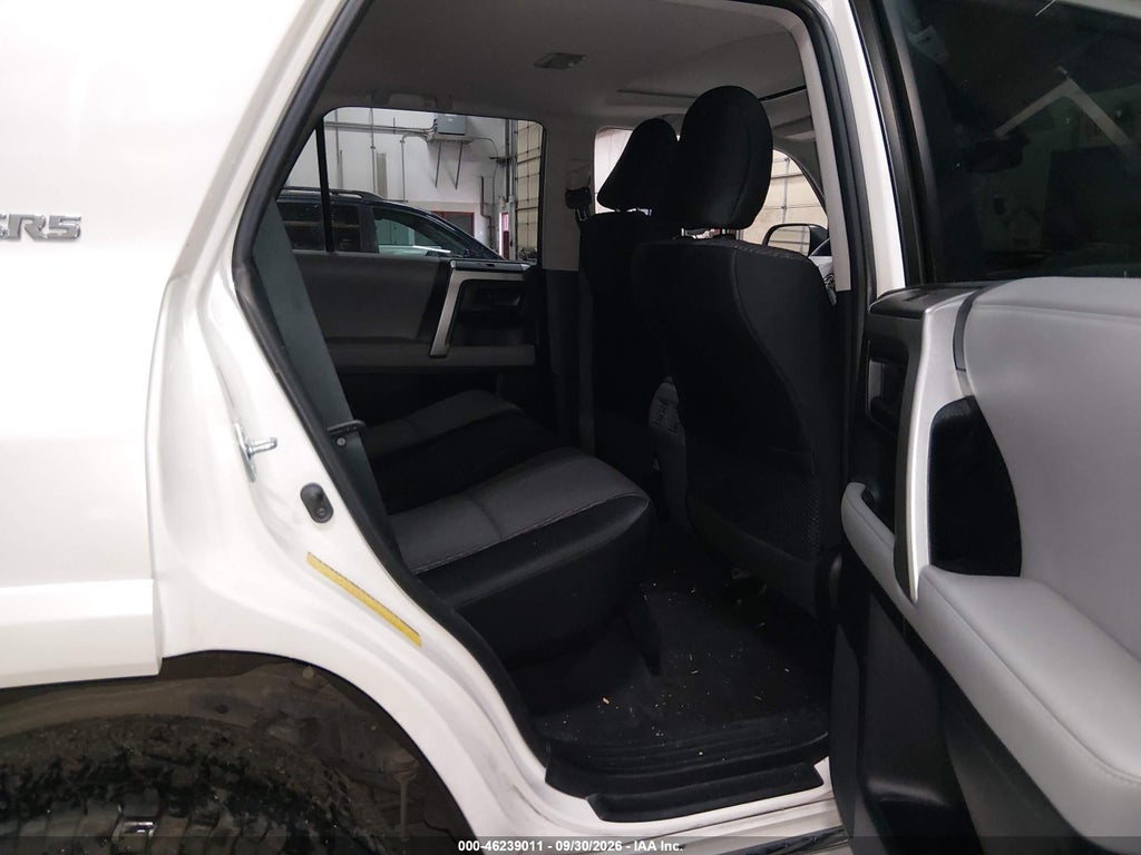 2011 Toyota 4RUNNER SR5 V6 photo 8