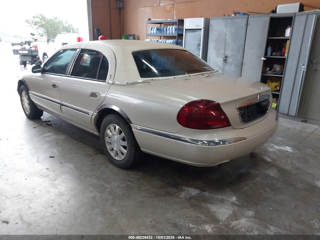 2002 Lincoln Continental photo 3
