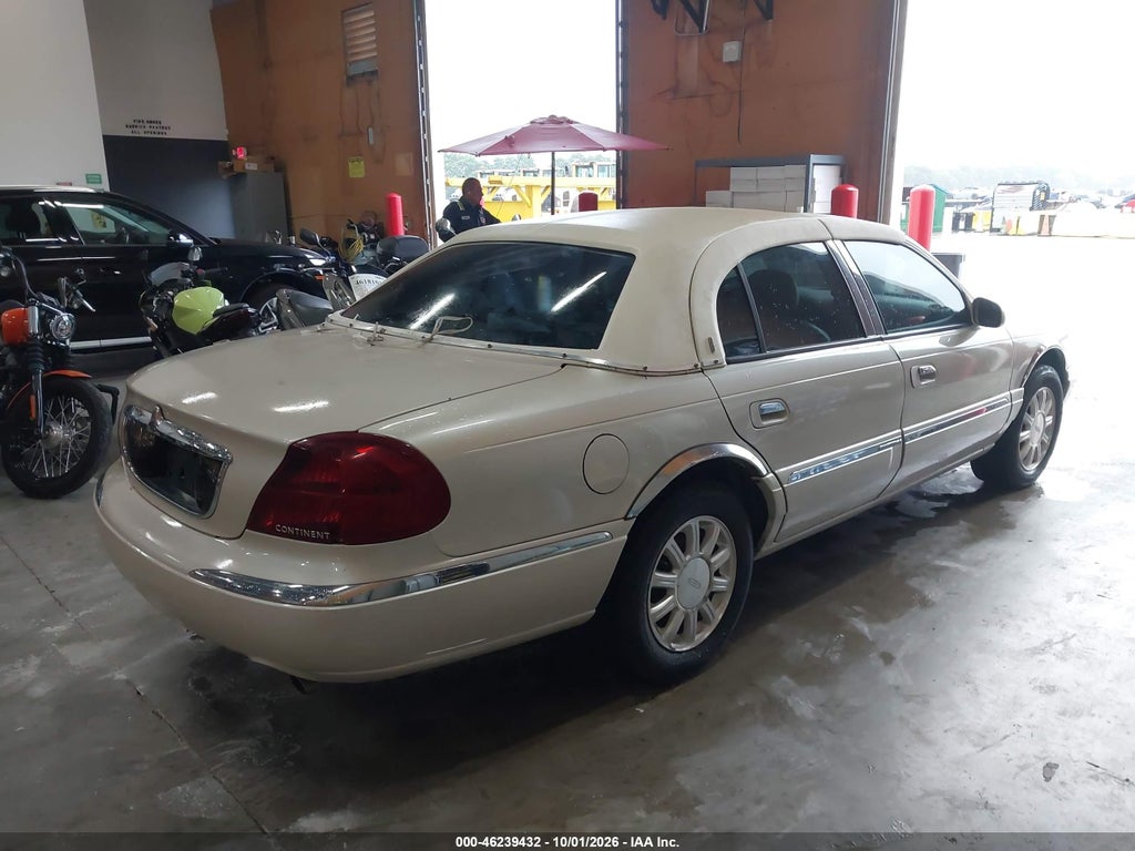 2002 Lincoln Continental photo 4