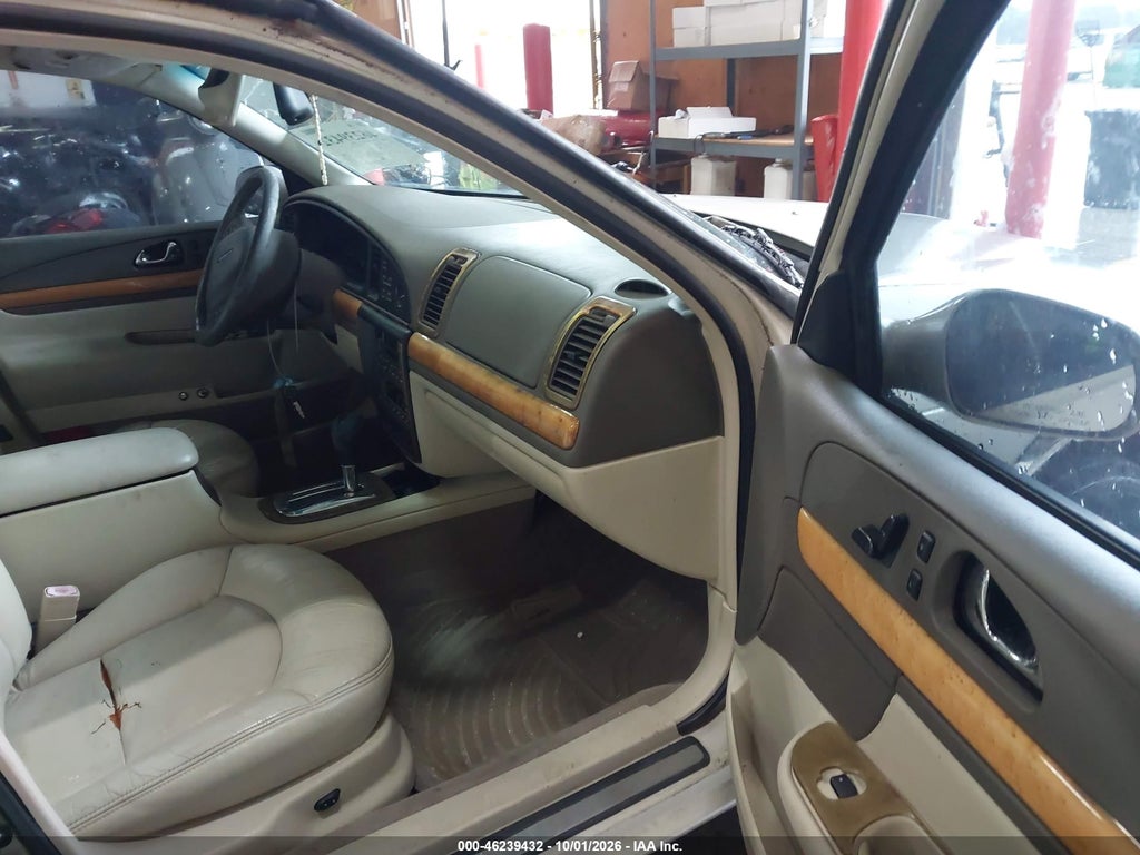 2002 Lincoln Continental photo 5