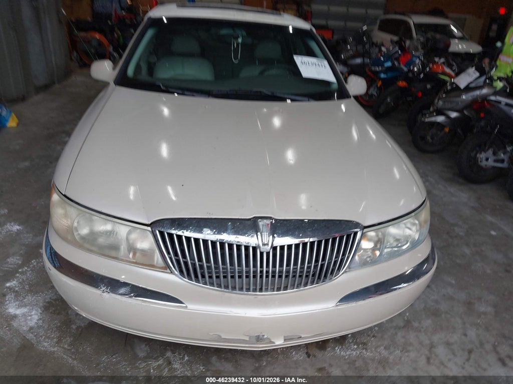 2002 Lincoln Continental photo 6