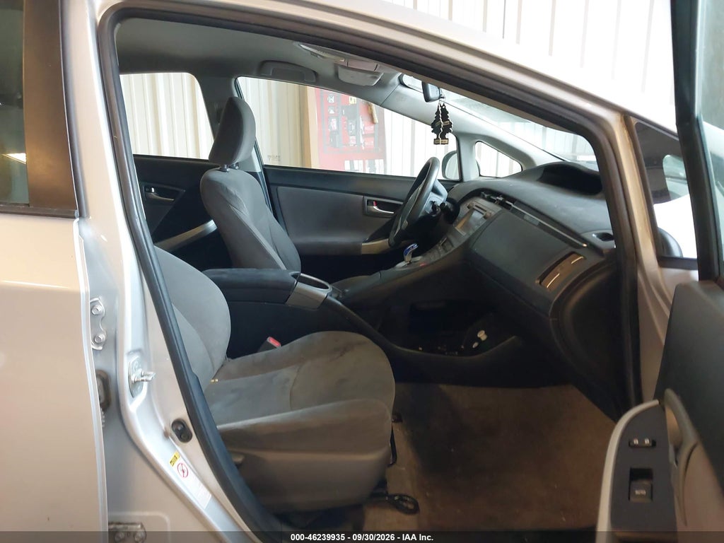 2014 Toyota Prius TWO photo 5