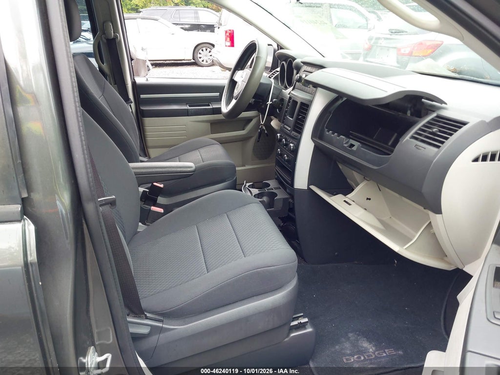 2010 Dodge Grand Caravan SE photo 5