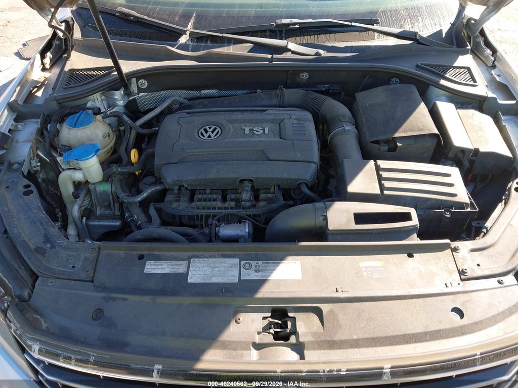 2016 Volkswagen Passat 1.8T SEL photo 10