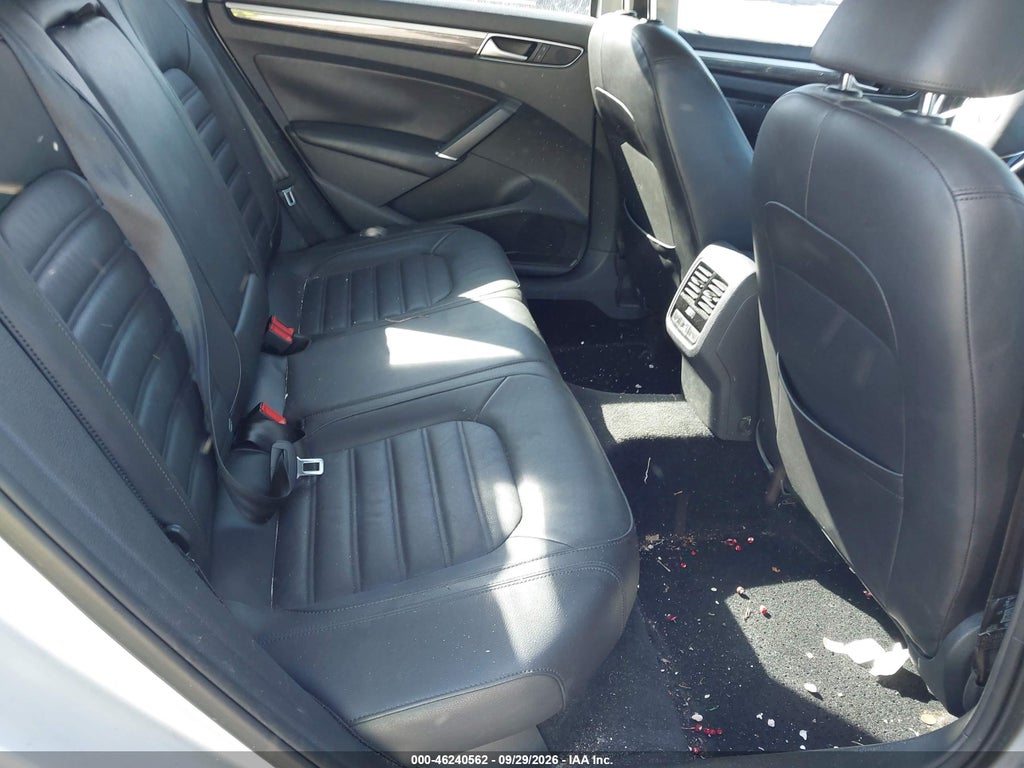 2016 Volkswagen Passat 1.8T SEL photo 8