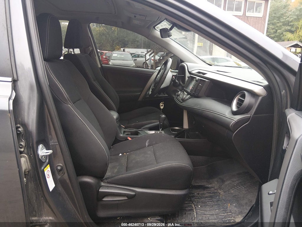 2017 Toyota RAV4 XLE photo 5