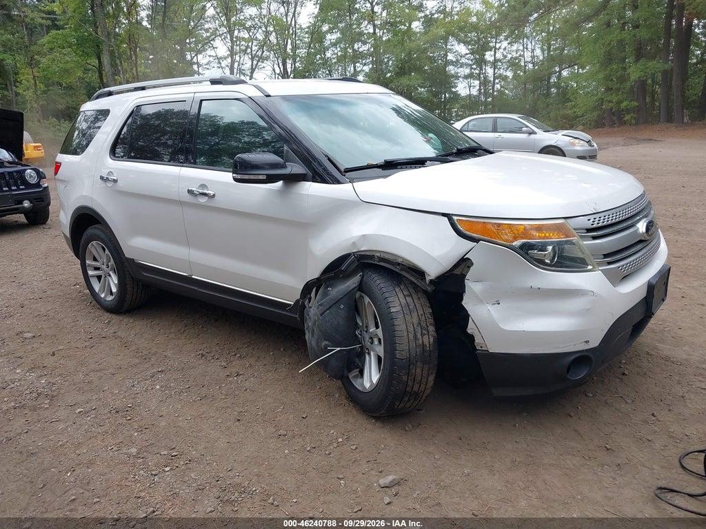 2015 Ford Explorer XLT photo 1