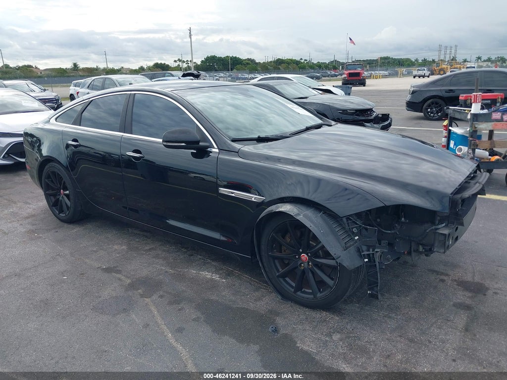 2015 Jaguar XJ photo 1