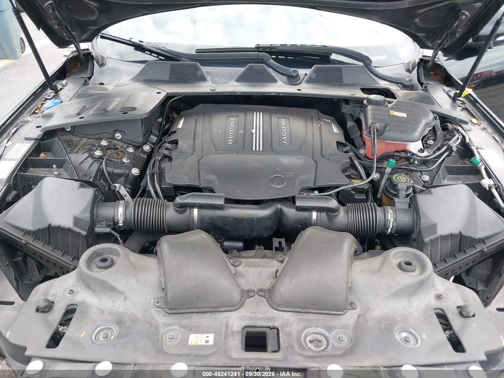 2015 Jaguar XJ photo 10