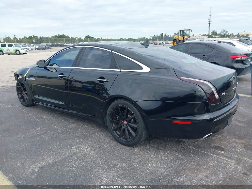 2015 Jaguar XJ photo 3