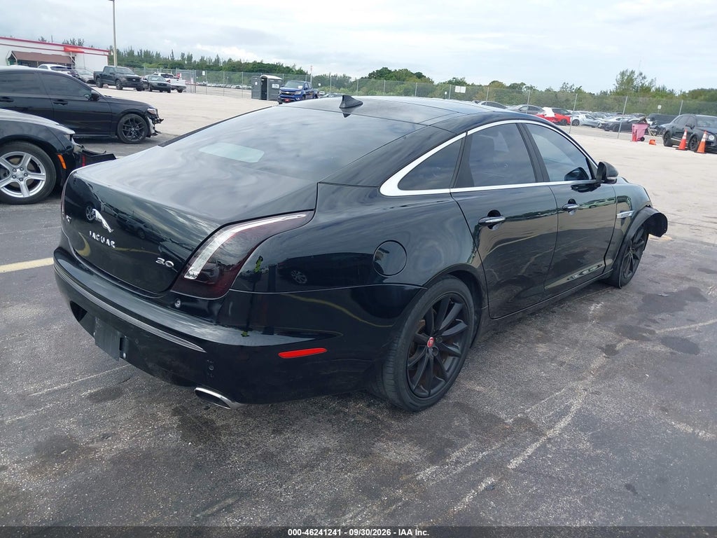2015 Jaguar XJ photo 4
