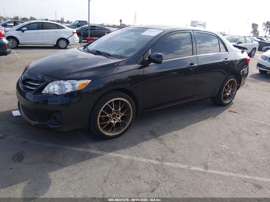 2013 Toyota Corolla LE photo 2