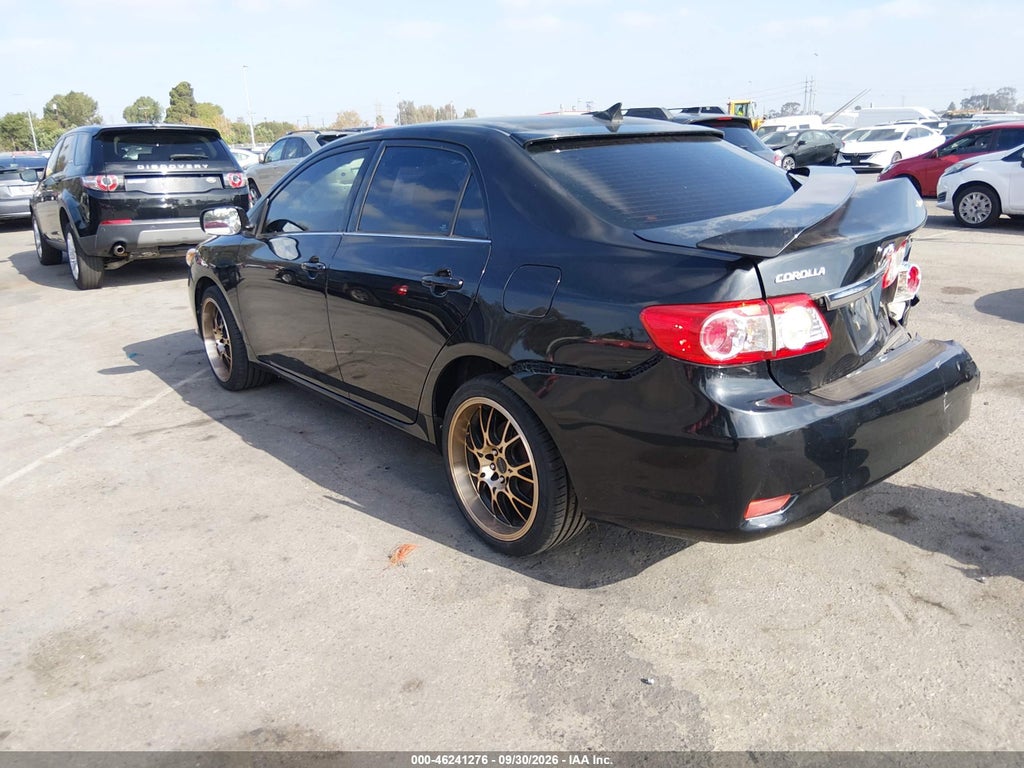 2013 Toyota Corolla LE photo 3