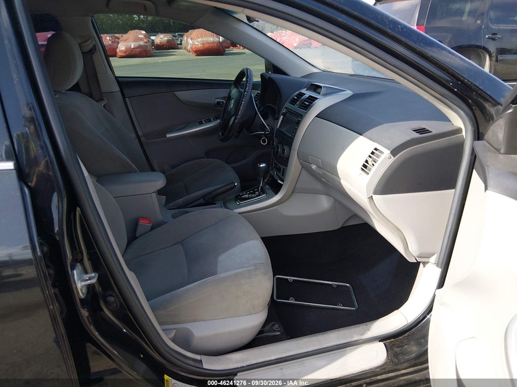 2013 Toyota Corolla LE photo 5