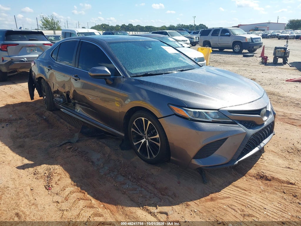 2019 Toyota Camry SE photo 1