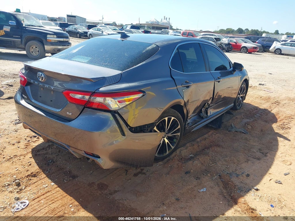 2019 Toyota Camry SE photo 4
