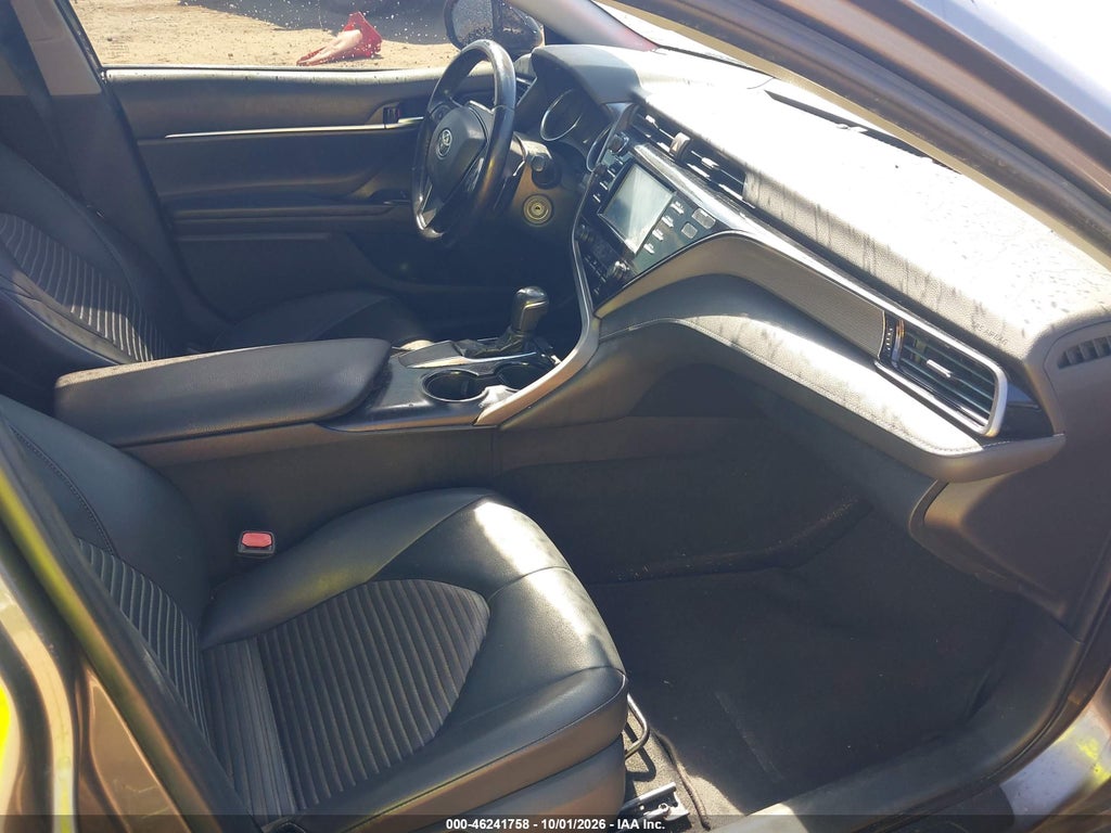 2019 Toyota Camry SE photo 5