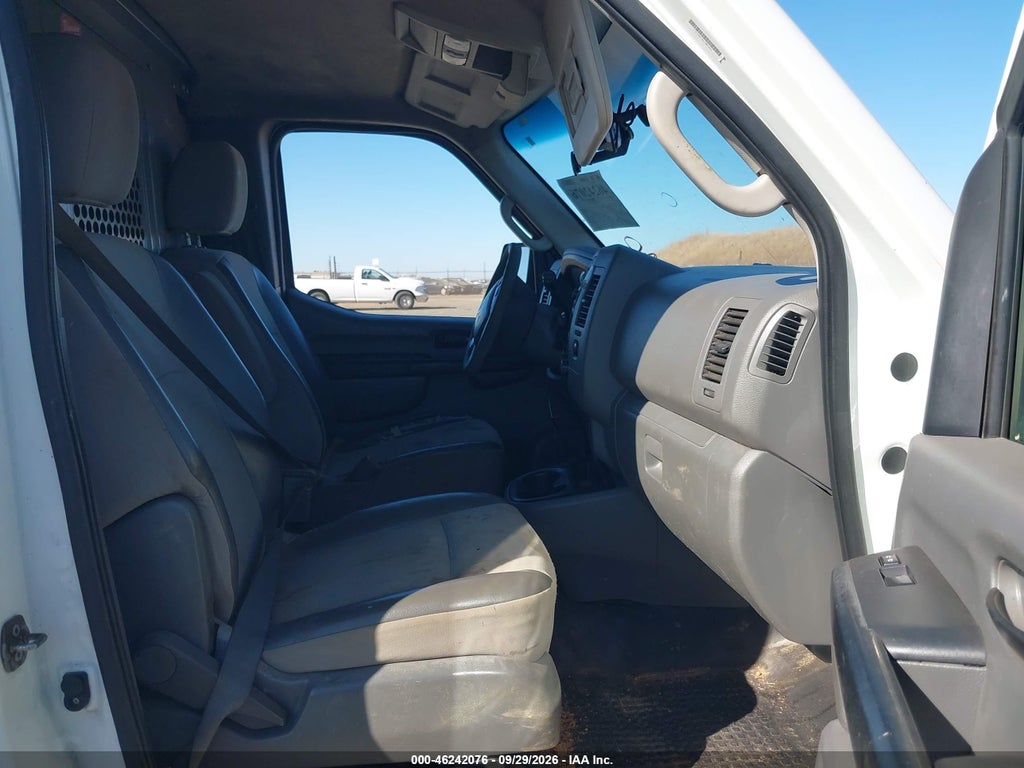 2014 Nissan NV Cargo NV2500 HD S V6 photo 5