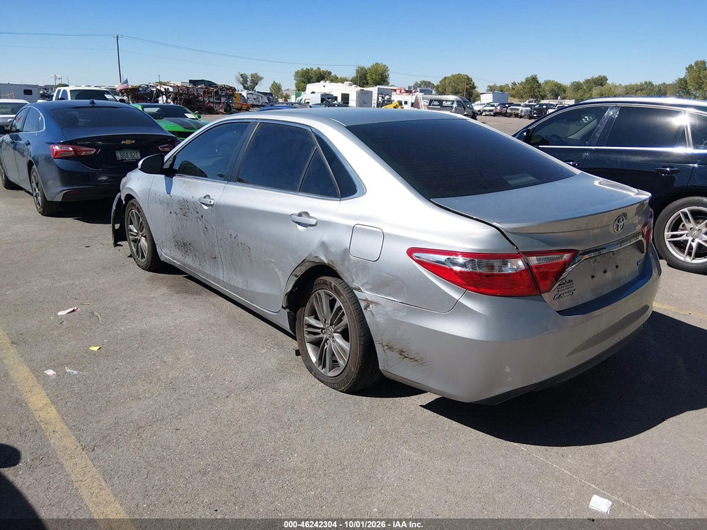 2017 Toyota Camry SE photo 3