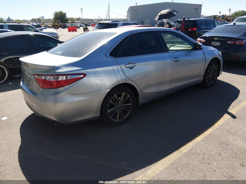 2017 Toyota Camry SE photo 4