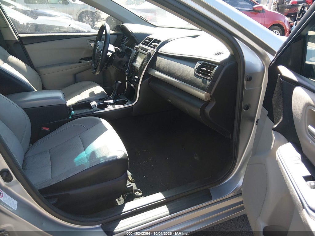 2017 Toyota Camry SE photo 5