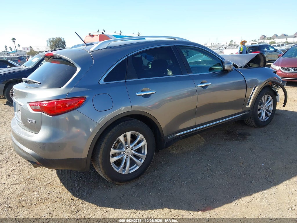 2016 Infiniti QX70 photo 4