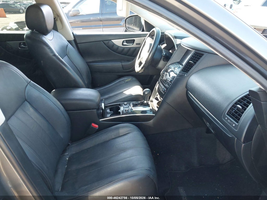 2016 Infiniti QX70 photo 5