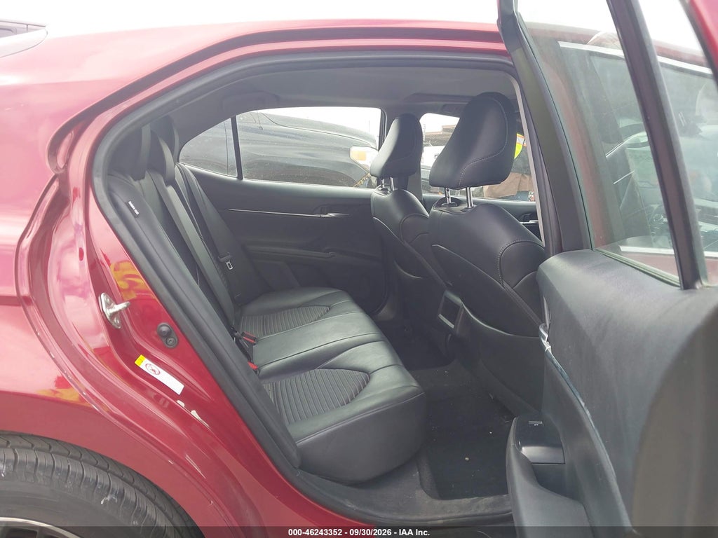 2018 Toyota Camry SE photo 8