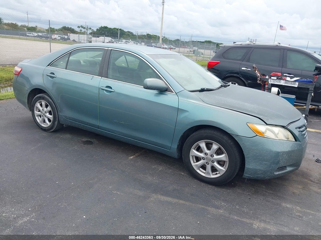 2009 Toyota Camry LE photo 1