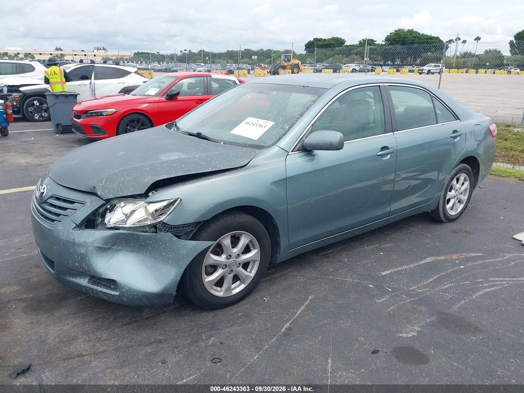 2009 Toyota Camry LE photo 2