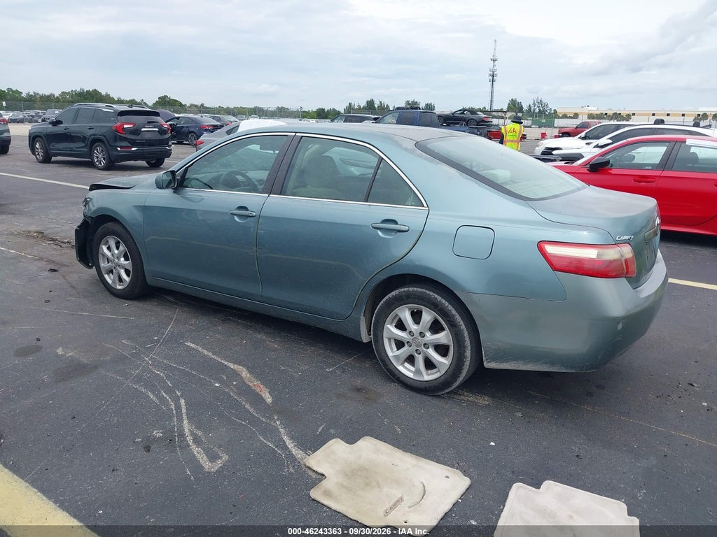 2009 Toyota Camry LE photo 3