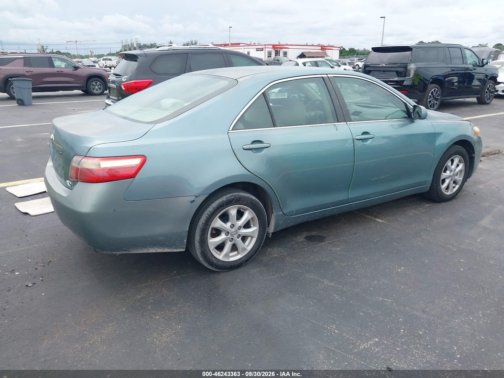 2009 Toyota Camry LE photo 4