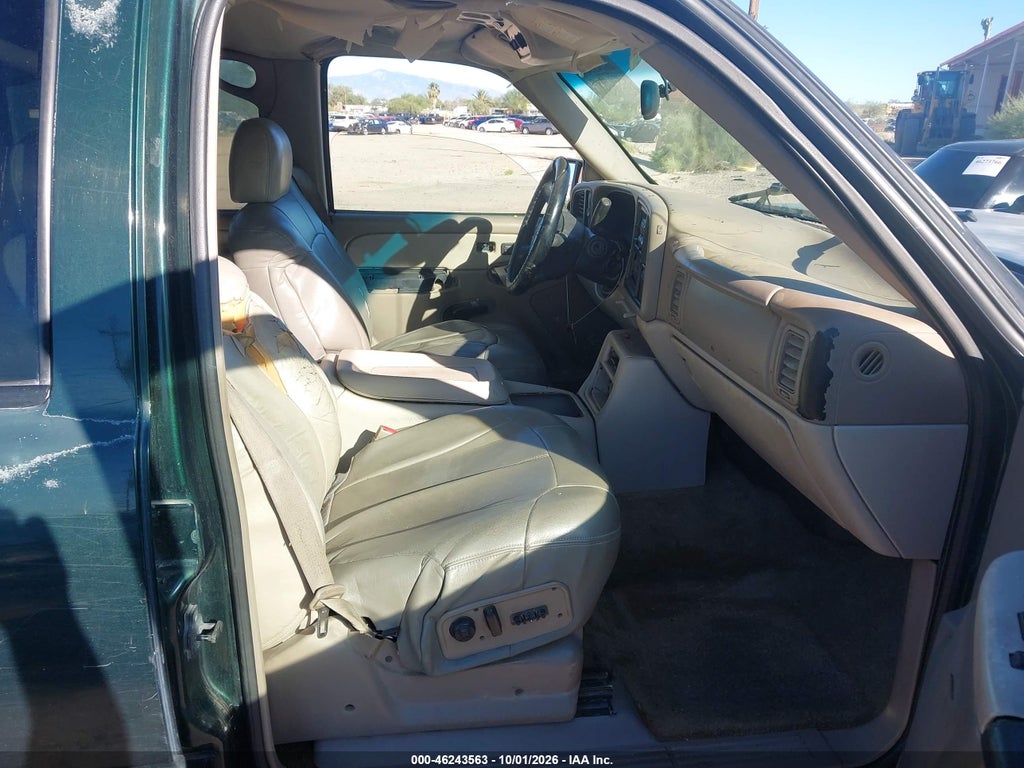 2002 Chevrolet Suburban 1500 LT photo 5