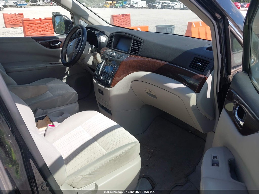 2014 Nissan Quest SV photo 5