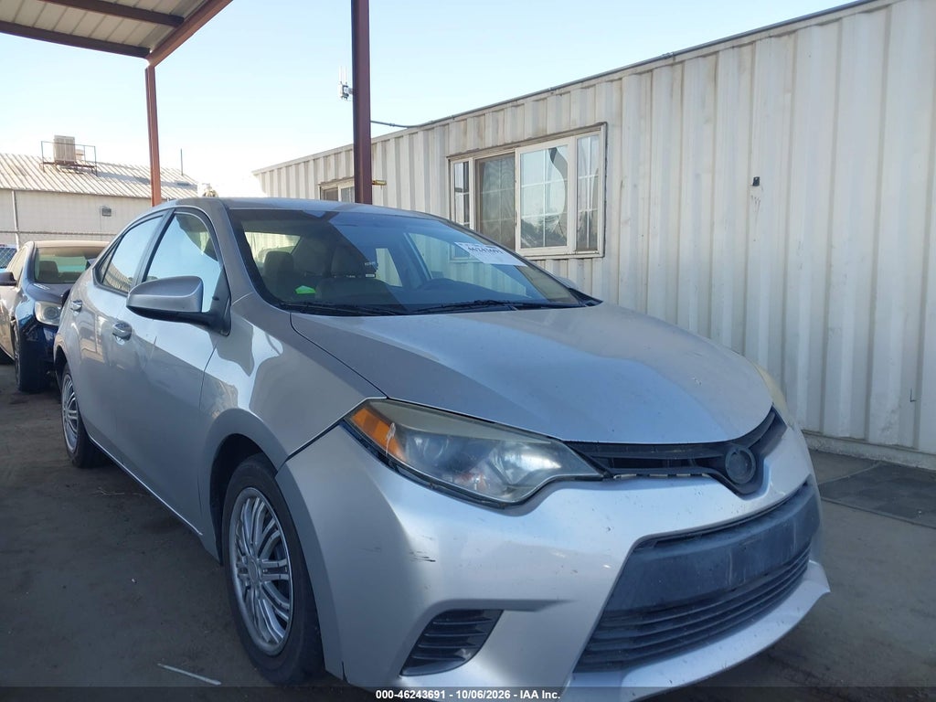 2016 Toyota Corolla LE photo 1