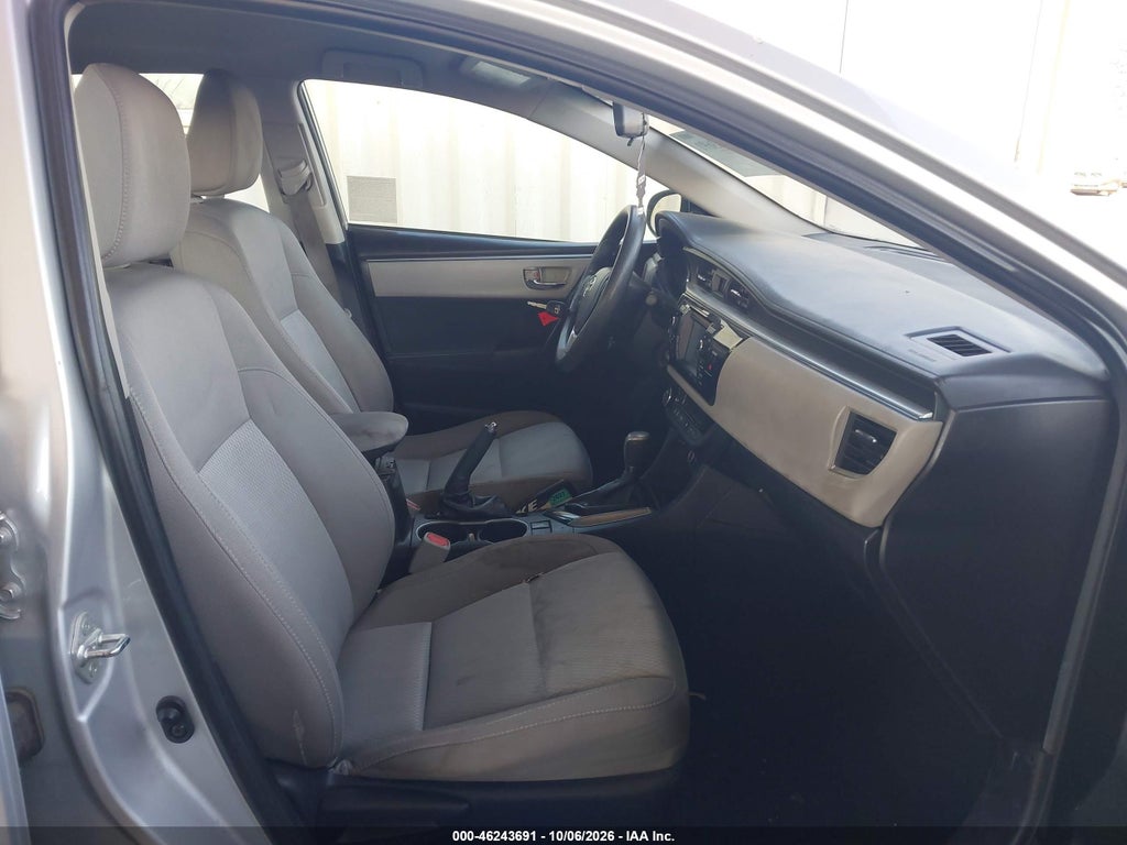 2016 Toyota Corolla LE photo 5