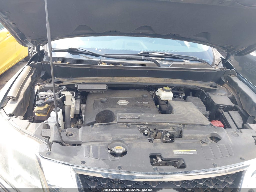 2015 Nissan Pathfinder SV photo 10