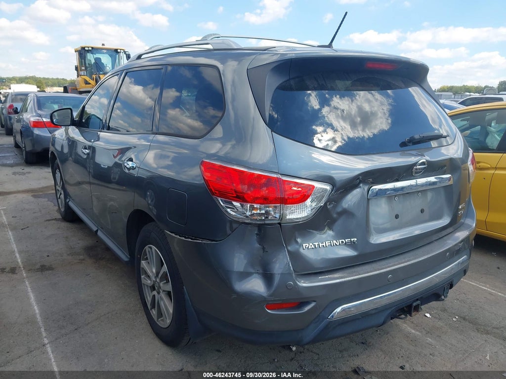 2015 Nissan Pathfinder SV photo 3