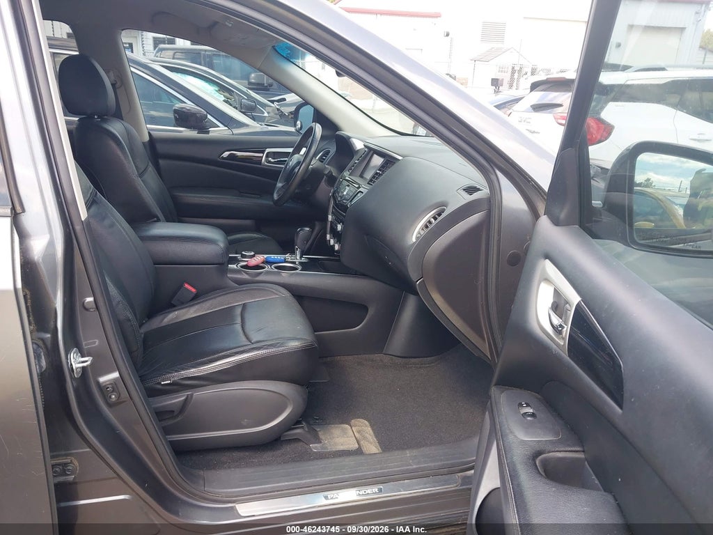 2015 Nissan Pathfinder SV photo 5