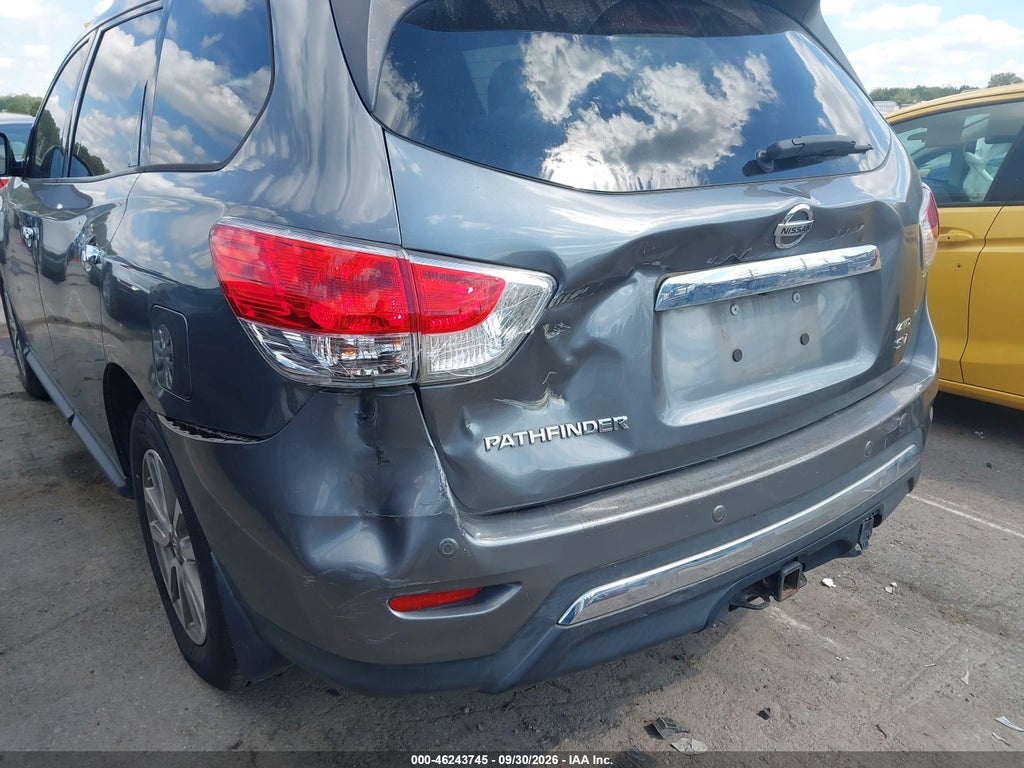 2015 Nissan Pathfinder SV photo 6