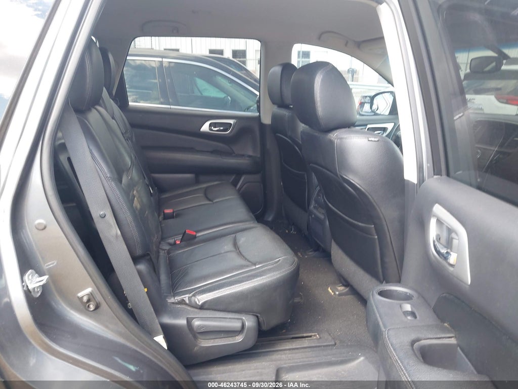2015 Nissan Pathfinder SV photo 8