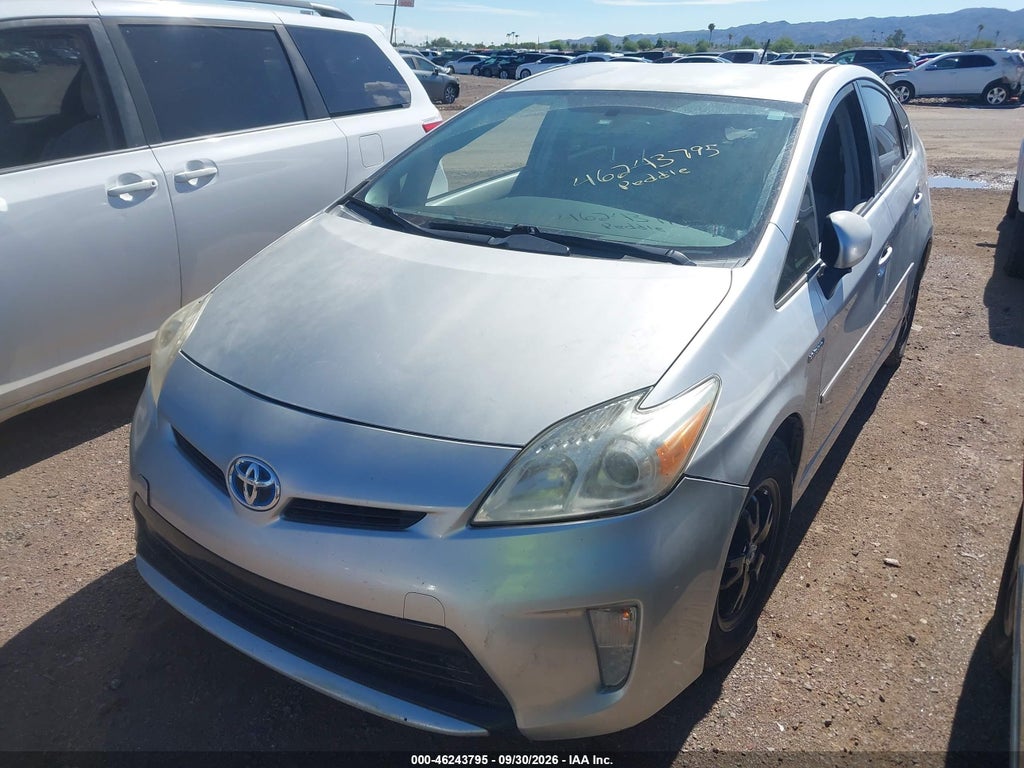 2013 Toyota Prius Three photo 2
