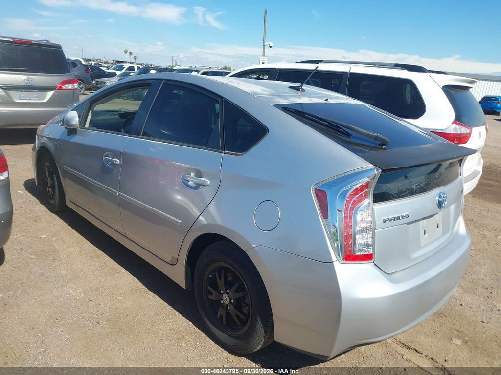 2013 Toyota Prius Three photo 3