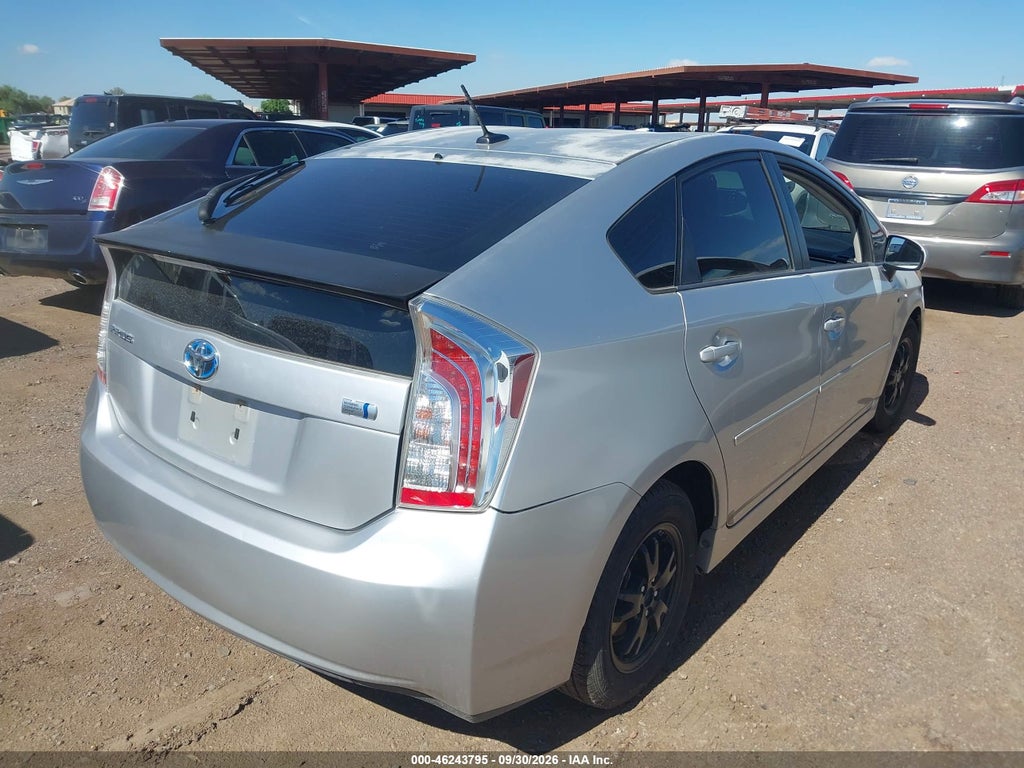 2013 Toyota Prius Three photo 4