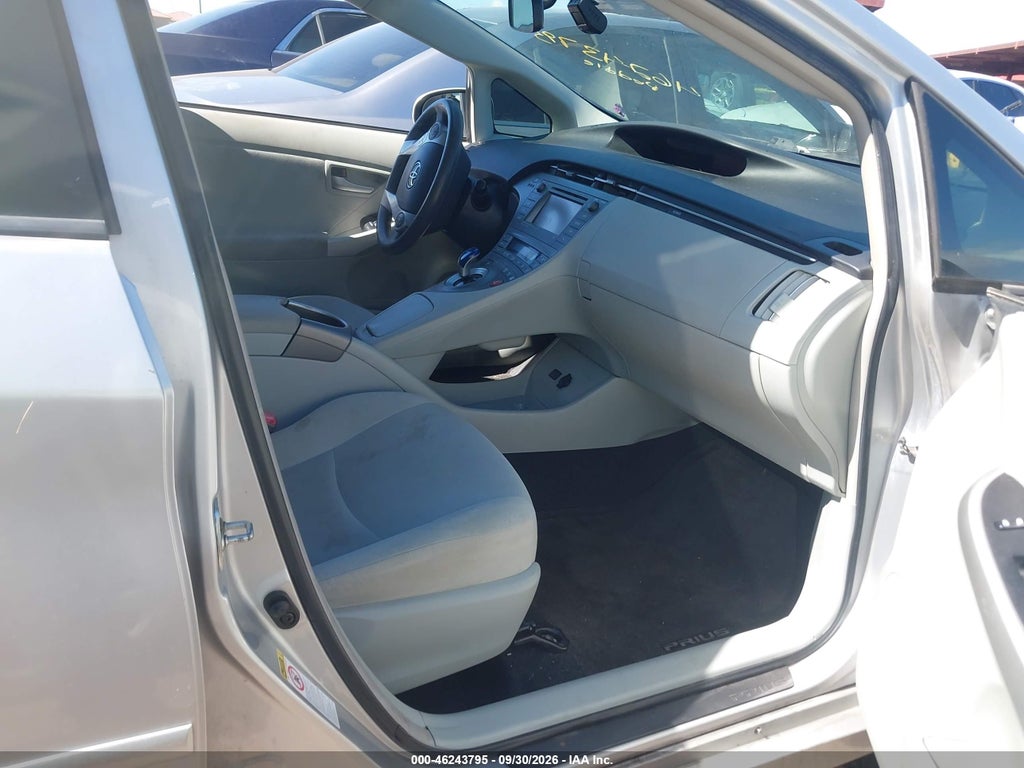 2013 Toyota Prius Three photo 5