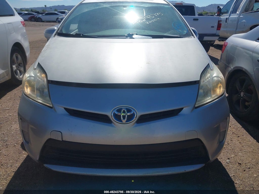 2013 Toyota Prius Three photo 6